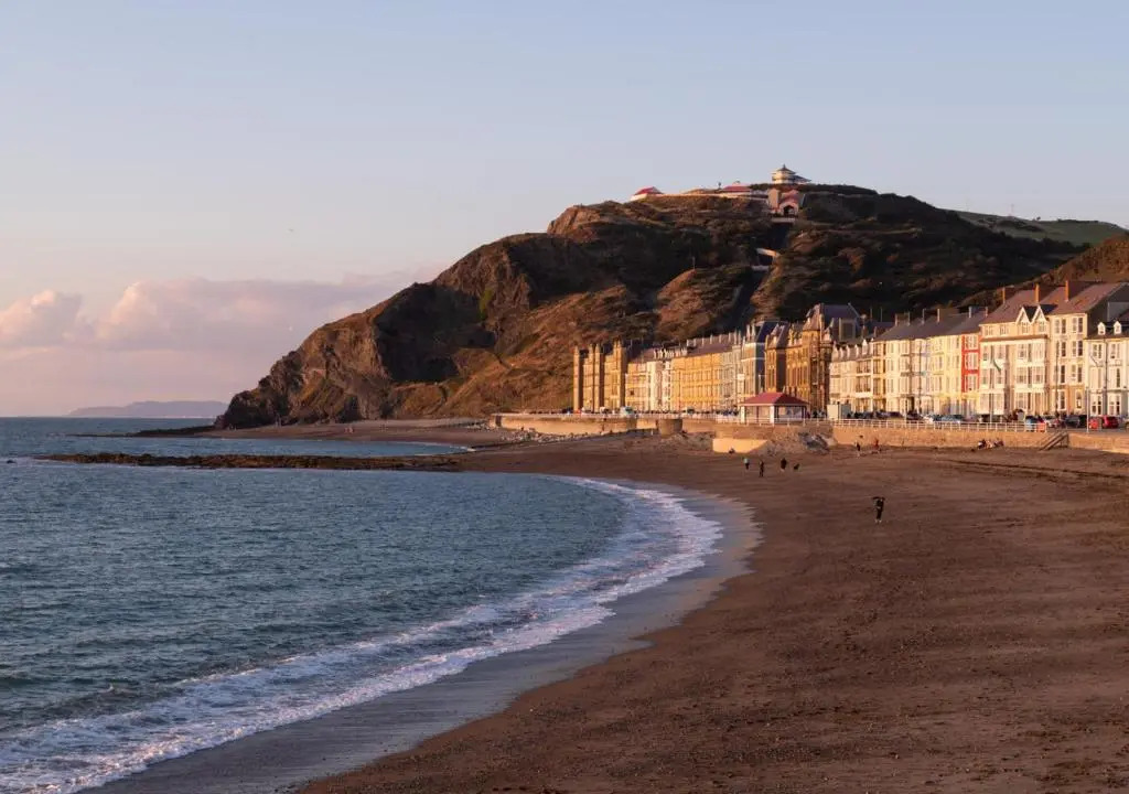 27 Morfa Bach