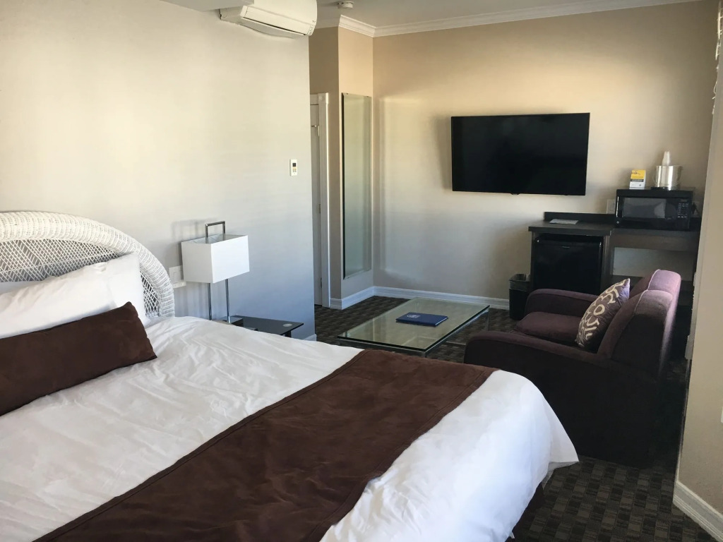 Glenmore Plaza Hotel