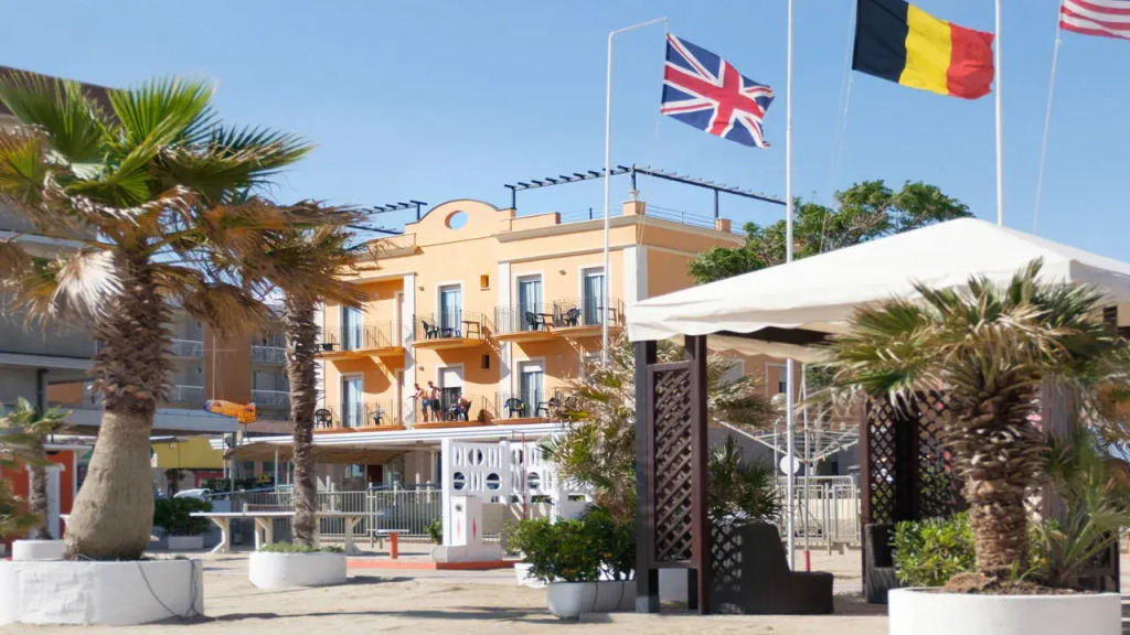 Hotel Holiday Beach