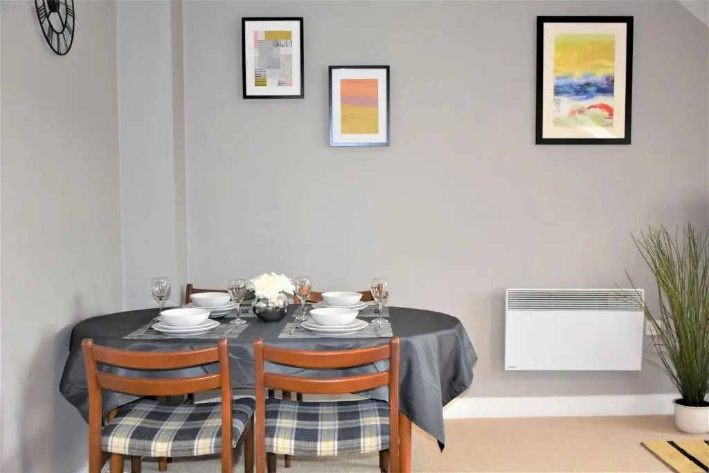 Bard's Nest, central flat, FREE allocated parking, 3 mins walk to Birthplace