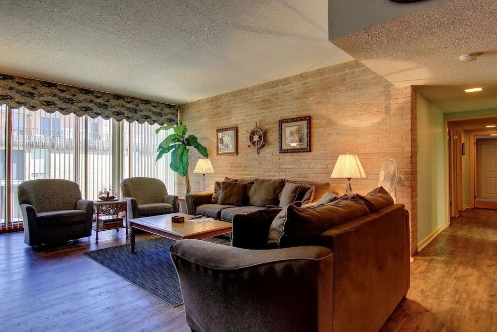 Channelview 215