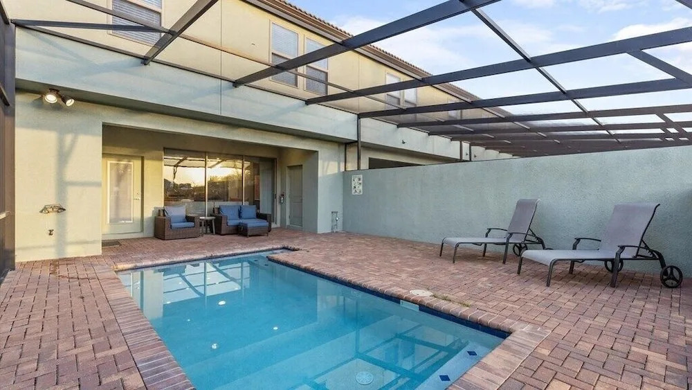5 Bed 4 Bath Townhouse With Pool 5 Bedroom Townhouse by RedAwning