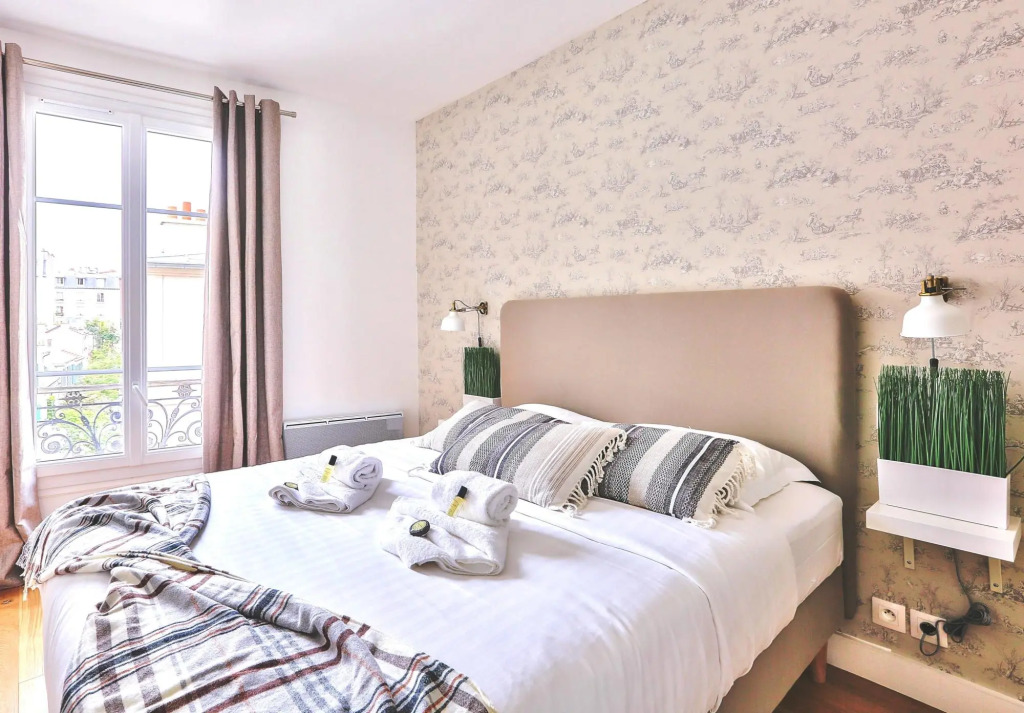 B  823 -  Buttes Chaumont - Spacieux appartement