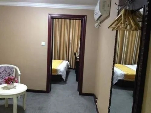 Xingyang Guoren Holiday Hotel