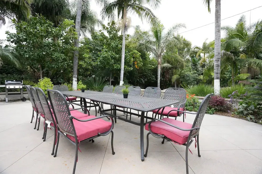 Incredible Estate 5 Bedrooms 3 Bathroom W/resort Style Rock Pool & Jacuzzi