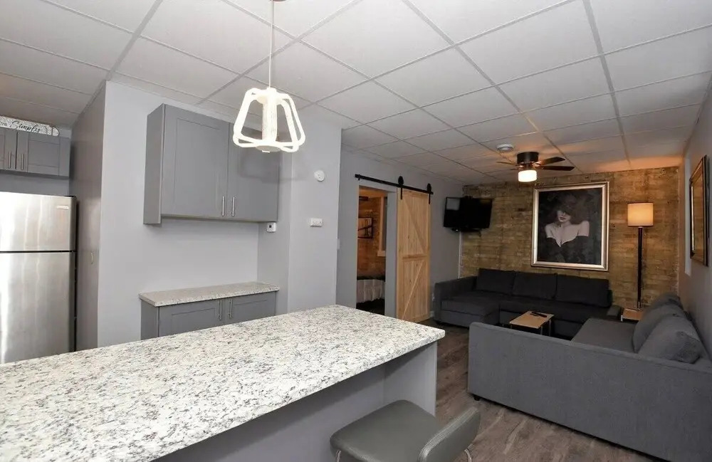 Modern Meets Vintage! Renovated 1 BR in Milwaukee
