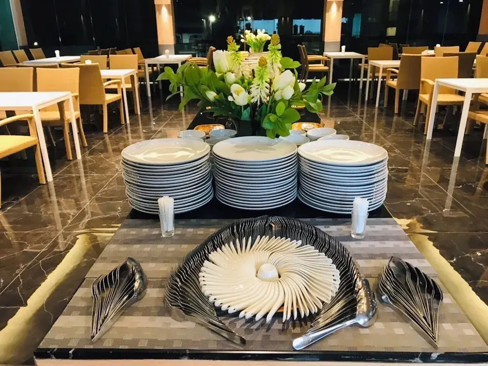 Mayflower Grande Suite Hotel