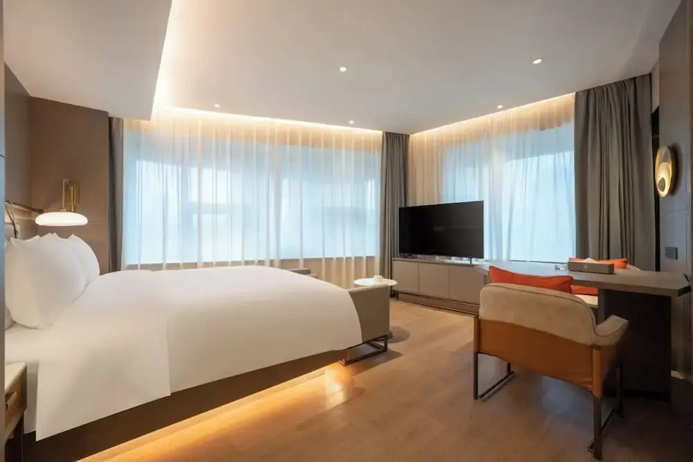 World Hotel (Jinan CBD Dingjiazhuang Subway Station)