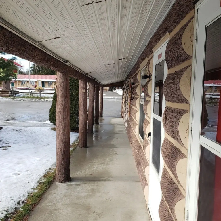 Birchwood Motel