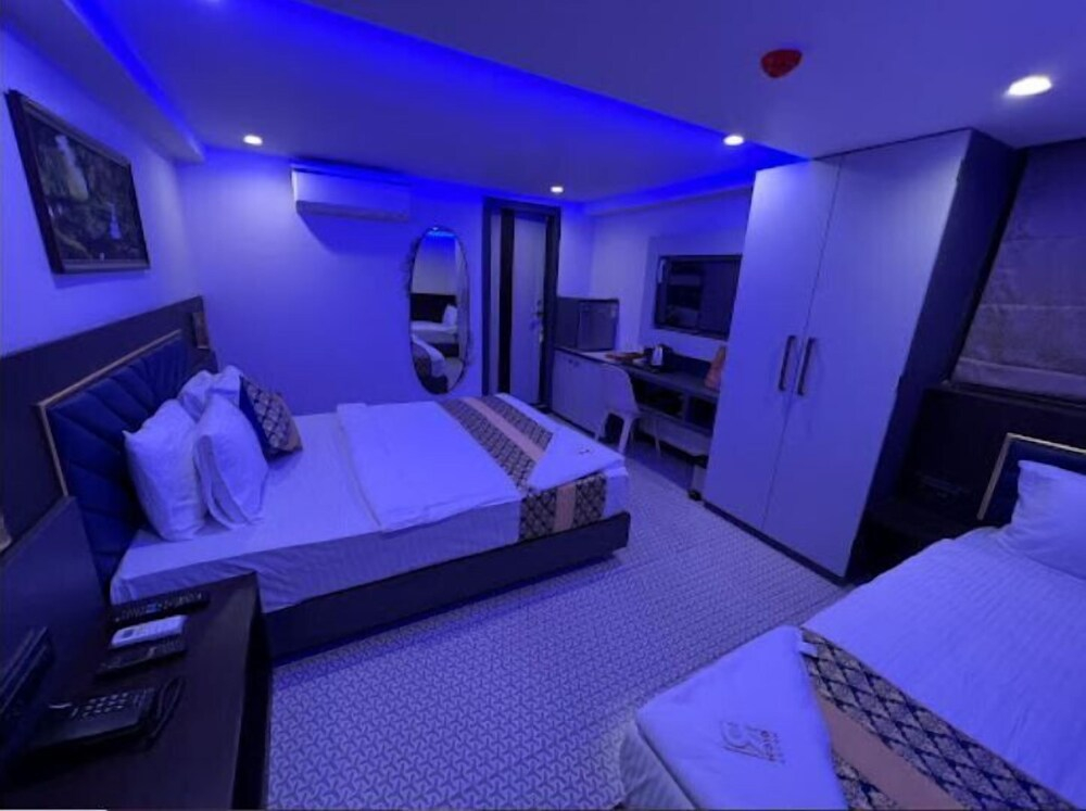 Rich Hotel