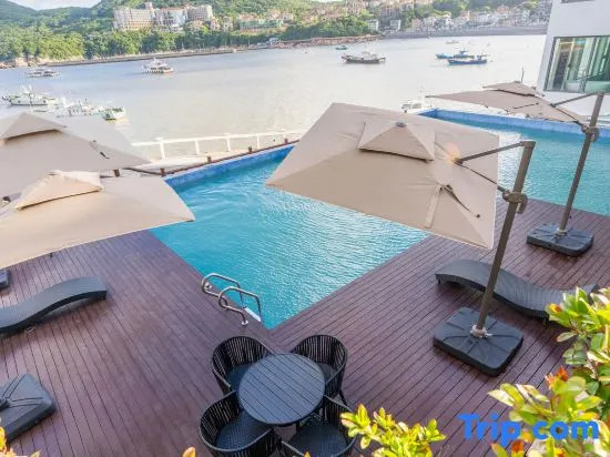 Cliff Mountain and Sea Residence