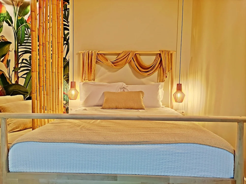Sea & Cliff Luxury Suites