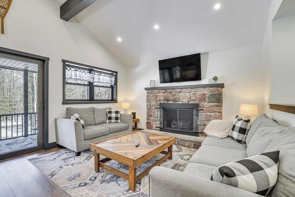 Poconos Ski Base w/ Hot Tub & Game Room!