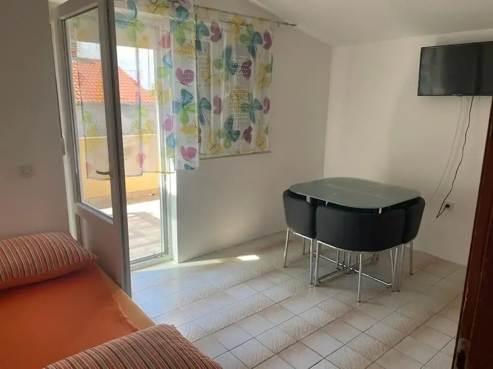 Sandra - 40m From the sea & Parking - A1