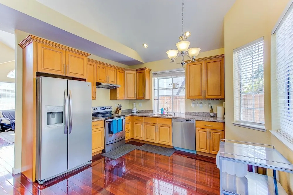 Andrea Way House in Union City 3 Bedrooms 2.5 Bathrooms Home