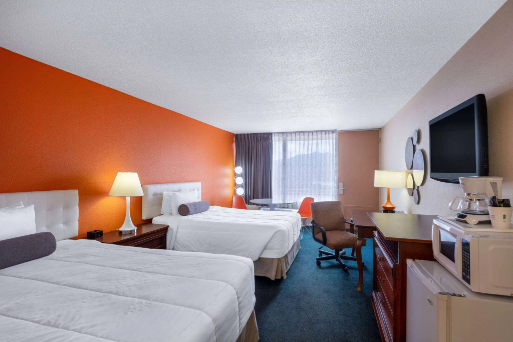 Howard Johnson by Wyndham Salem Hotel & Conference Center