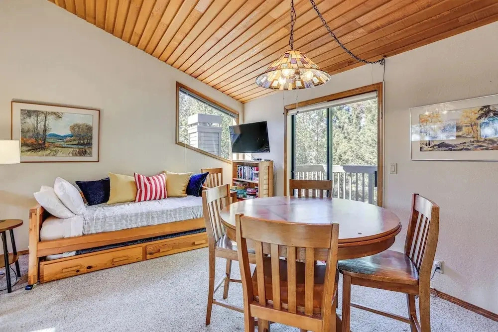 Private Hot Tub & Sharc Passes! Sunriver Home