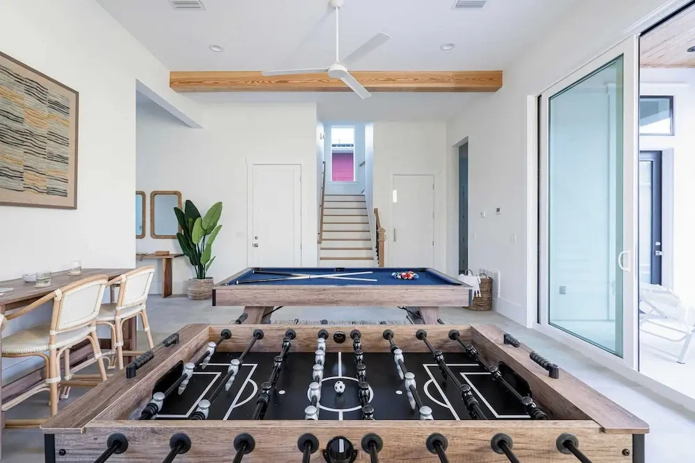 Rendezvous by Avantstay Modern Haven w/ Game Room, Roof Top, Pool & Close to Beach!