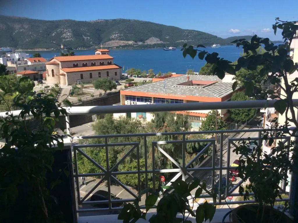 Marias rooms,CHANTZARA SPYROPOULOS,apart 41sq m garden view ,heart city