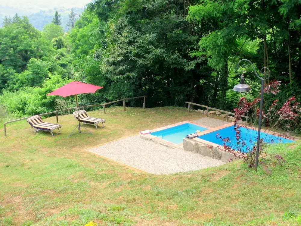 Vintage Cottage in Pescia with Hot Tub