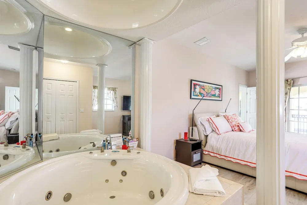 Jensen Beach Home w/ BBQ Grill: Walk to Beach!