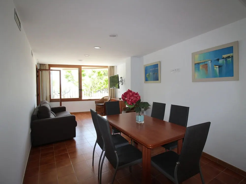Modern Apartment in Roses with Sea View