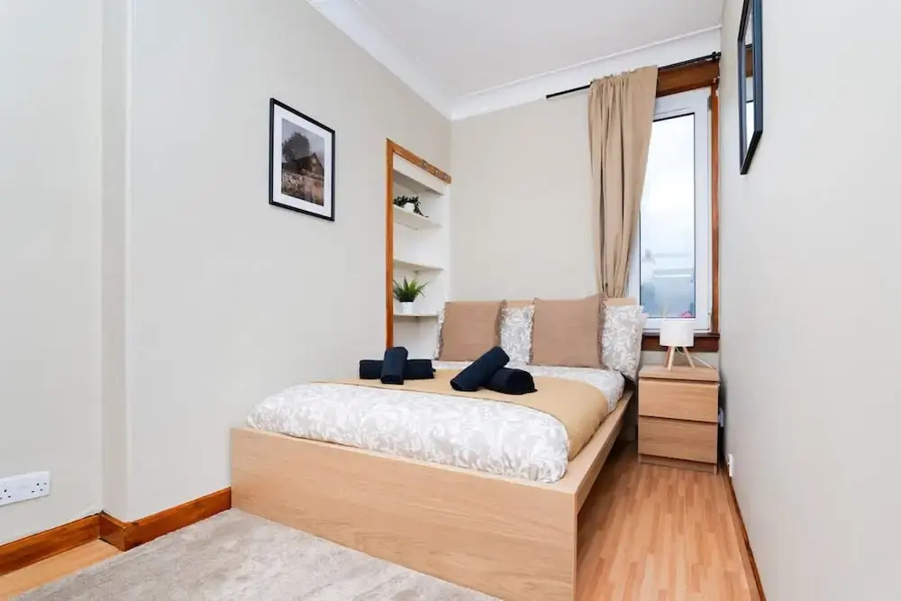 2bed Upper Cottage Flat-on Street Parking