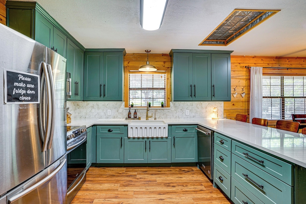 Granbury Home w/ Waterfront Deck: 5 Mi to Downtown