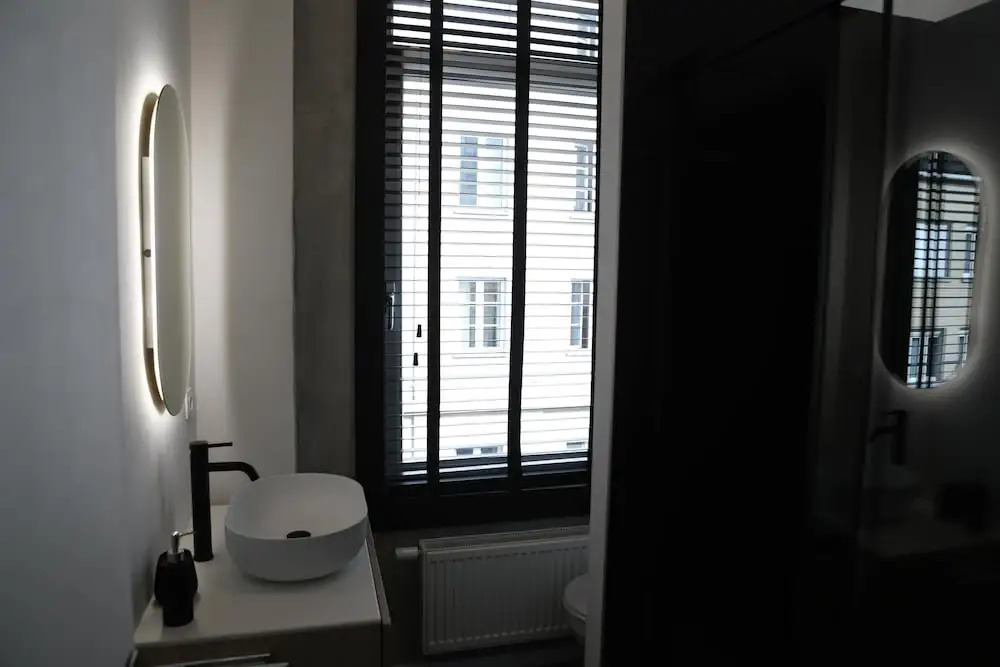 Kamiel -belle Epoque Apartment With Modern Comfort