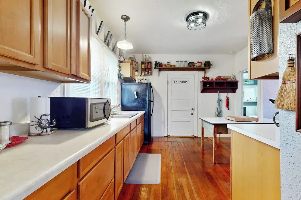 3 BR Cozy Cottage: w/ Hot Tub & Wifi