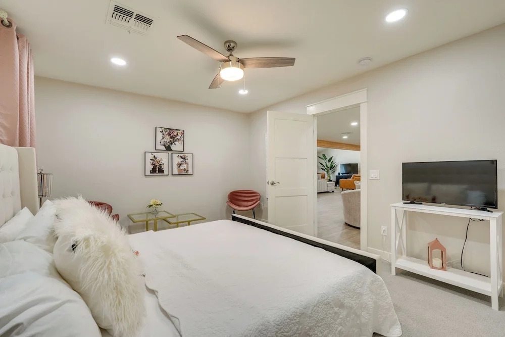 Pool, Hot Tub: Family-friendly Scottsdale Home!
