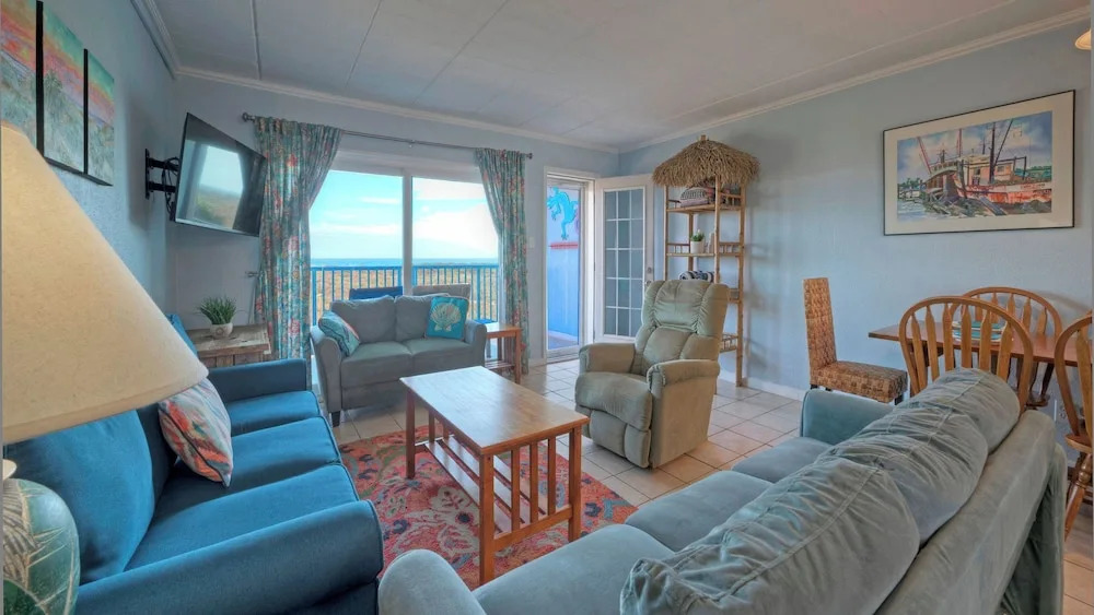 Sleeps 18 2 Beachfront Condos, Pool, Pickleball Courts Island Retreat