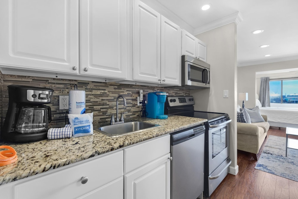 Sunset Harbor Palms 2-304