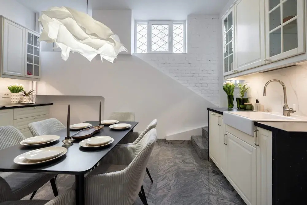 Calea 3BR Victoriei Stunner - Two Living Rooms - Balconies on the Avenue
