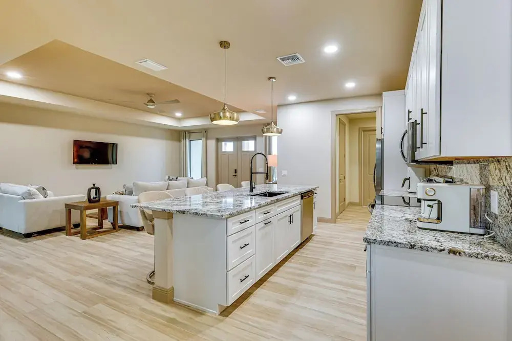 Outdoor Oasis: Spacious Family Home in Cape Coral!