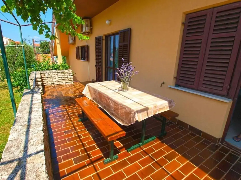 Cozy Apartment in Peroj With Terrace