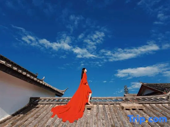Yinlu Xiuyuan (East Gate Store of the Old Town of Lijiang)