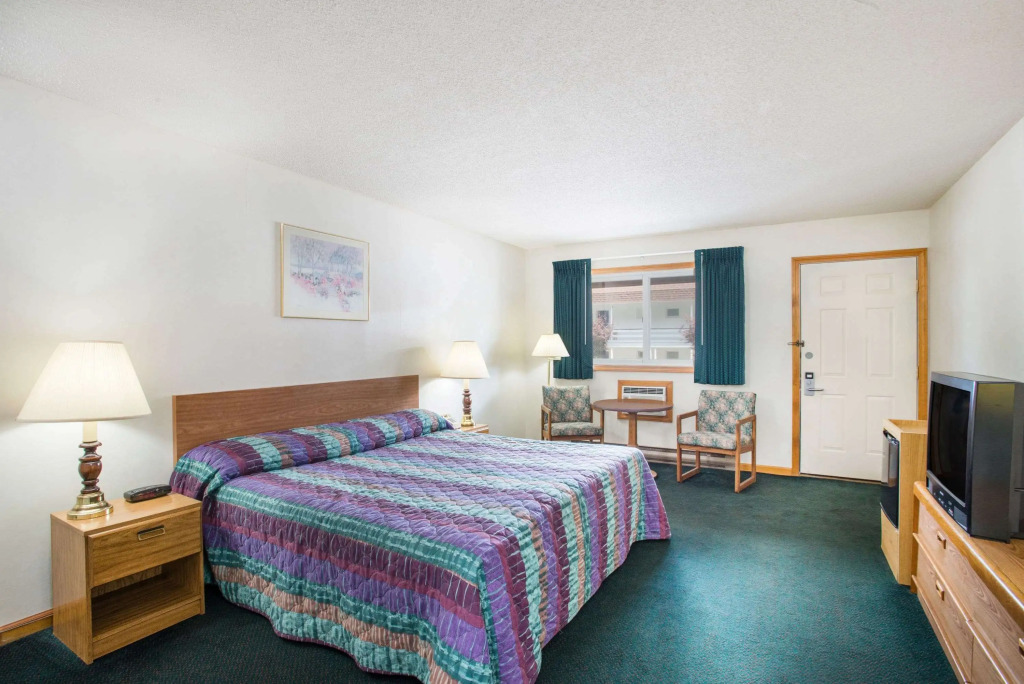 Travelodge by Wyndham Lake George NY