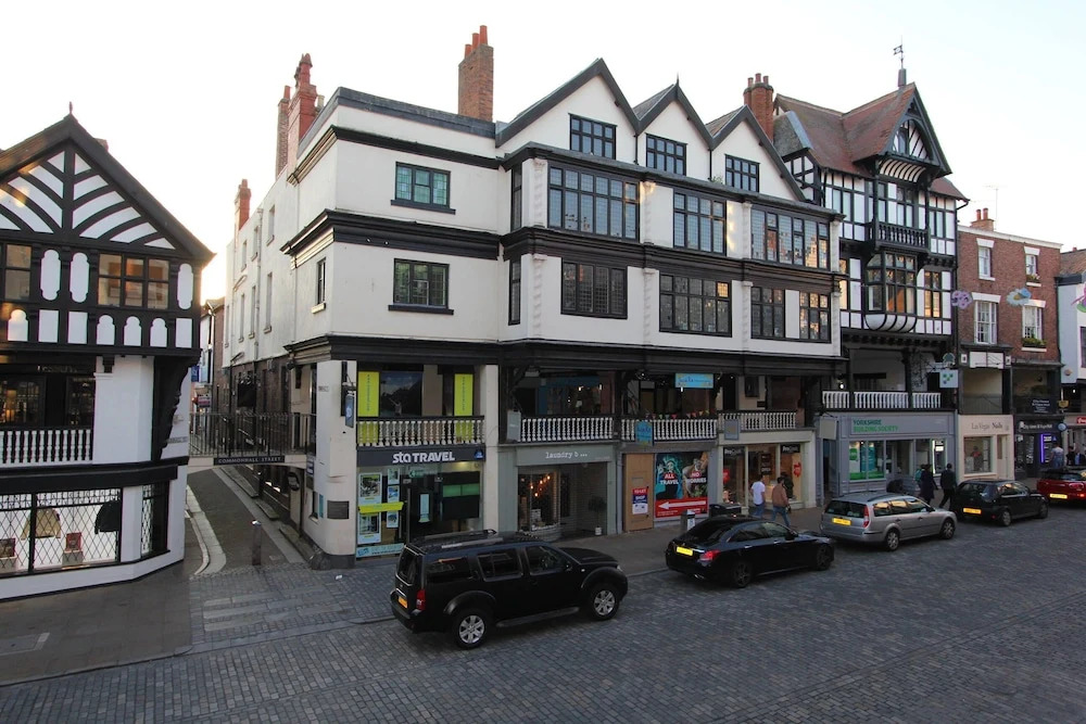 Commonhall Apartments - Character - City Centre - Three Storey