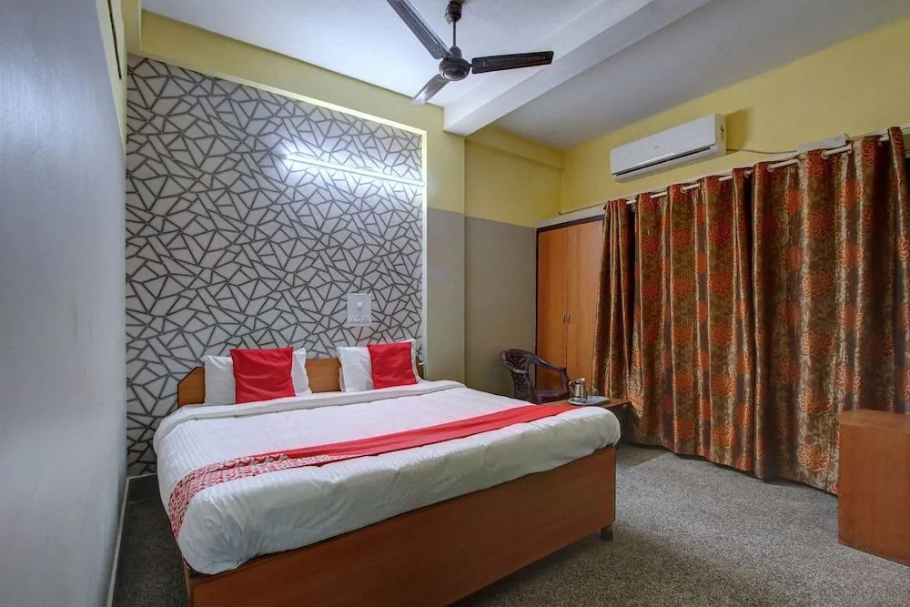 OYO 22503 Hotel Residency Gate
