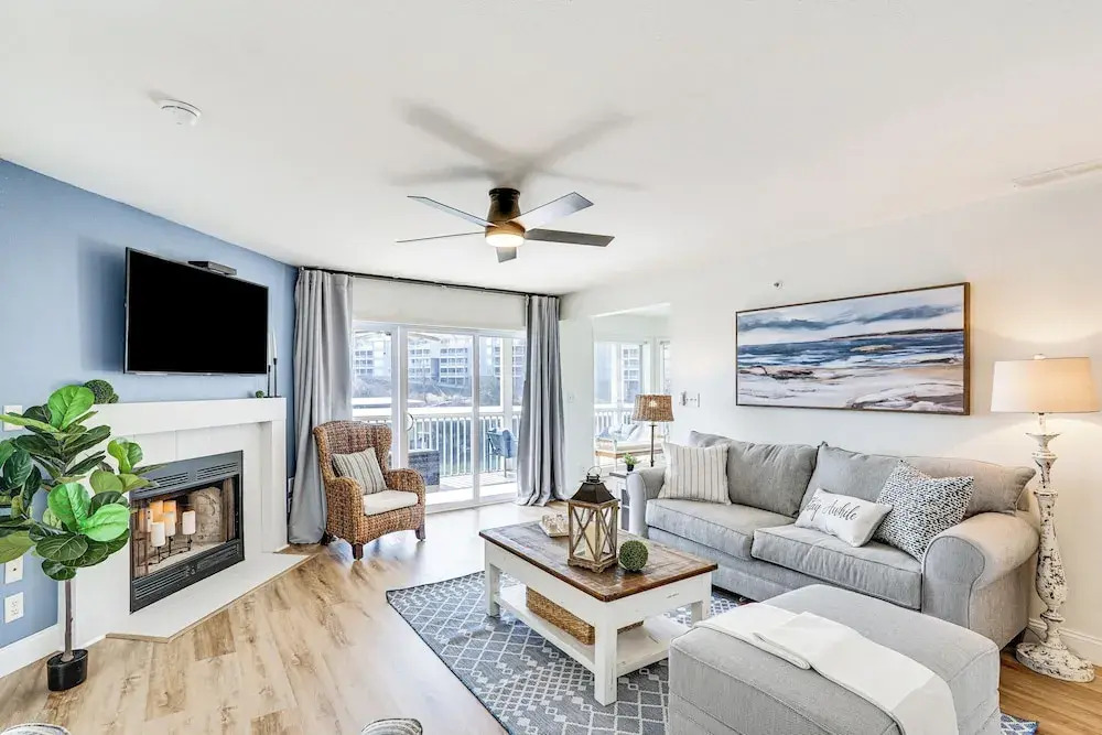 Regatta Bay Condo w/ Balcony + Water Views!