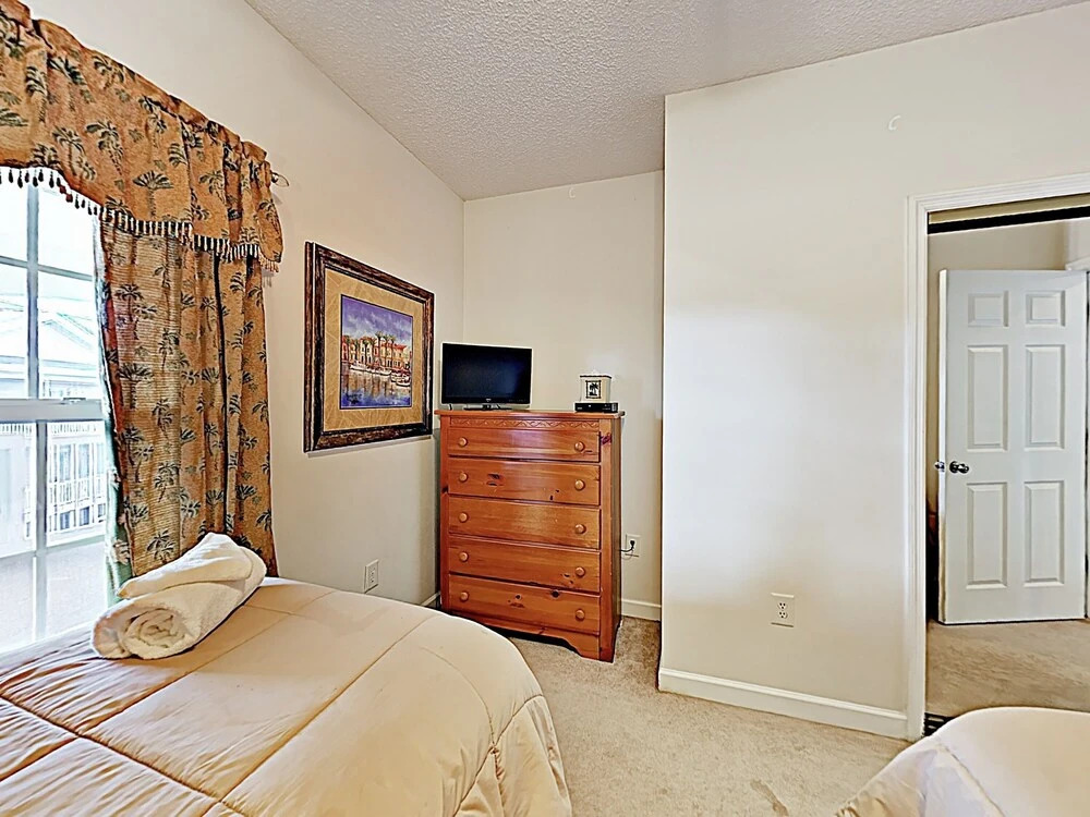 Golfers Delight: Coastal W/ Balcony & Pools 2 Bedroom Condo