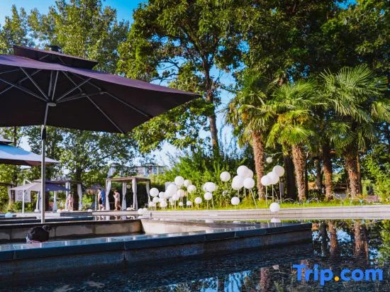 Jiangnanchun Hot Spring Resort Hotel