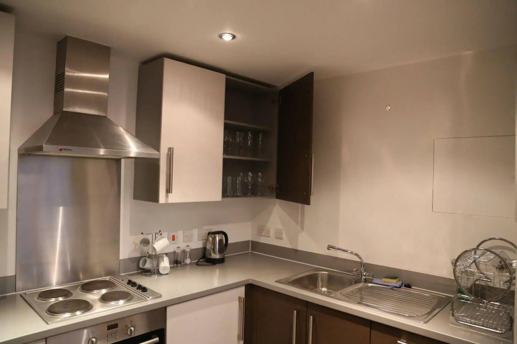 Apartment in Milton Keynes Near Canary Karaoke