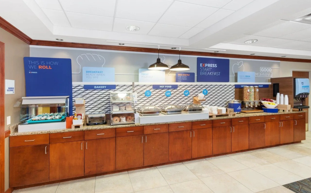 Holiday Inn Express Hotel & Suites Tilton - Lakes Region