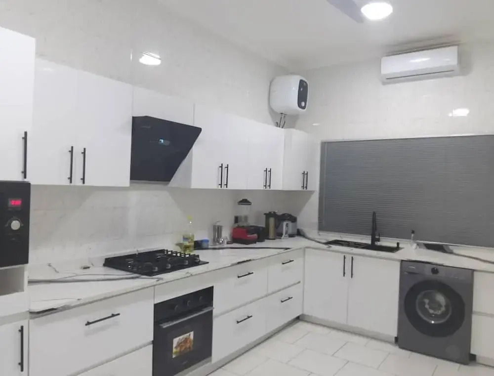 3 Bed Flat - Sleeps 6 - Parking - Wifi