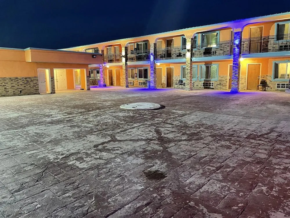 B&J HOTEL AND APARTMENTS