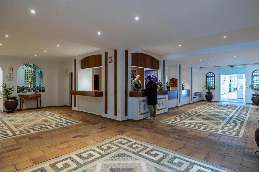 Modern 2 Bedroom Apartment, with Sea Views, in Playas del Duque - Puerto Banús