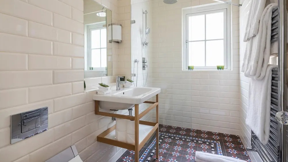 5BR Family Home in Leafy SW London