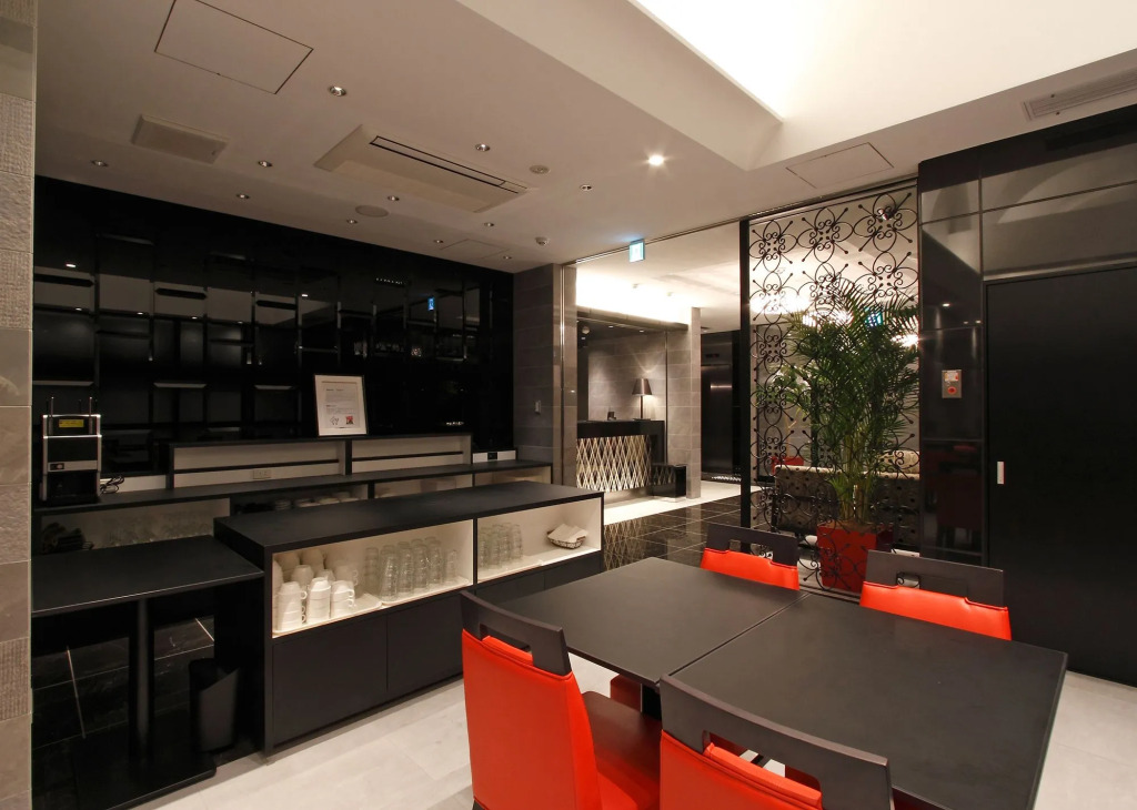 Hotel. Links Namba